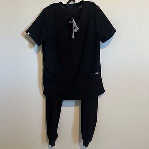 Figs Women scrubs set size M top size MT joggers